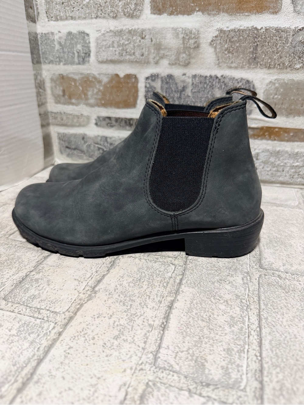 Blundstone Ankle Chelsea Boot Low Heel Rustic Black US 8.5 woman’s  work wear